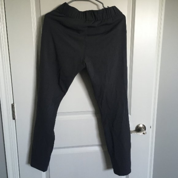 Lululemon On The Fly 7/8 Pant - Dark Shadow Size 4 - Picture 4 of 5